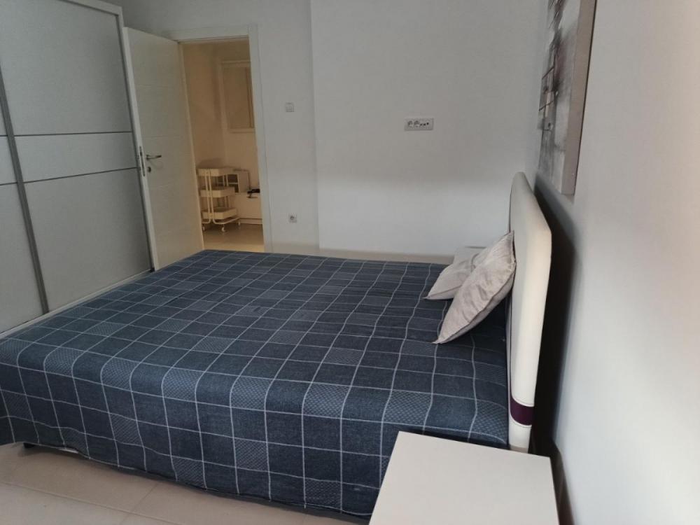 Slika 5 - Dvosoban, 55m2, Podbara Novi Sad, sa terasom, ima lift