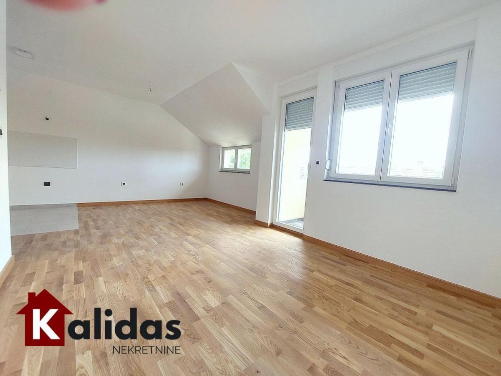 Glavna slika -Stan,PETROVARADIN,SADOVI,kv: 59, € 128750, ID: 1008380