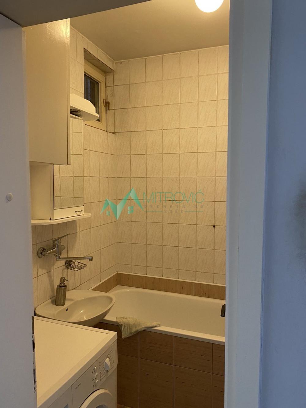 Slika 11 - Odličan noviji dvosoban stan u blizini centra i bulevara Oslobođenja 