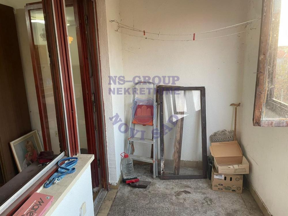 Slika 2 - Prodaja stana, 30m2, Nova Detelinara Novi Sad, sa terasom, ima lift