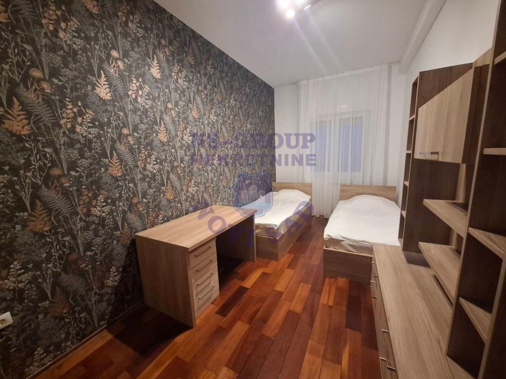 Slika 2 - Četvorosoban prelep stan- Bulevar Evrope!