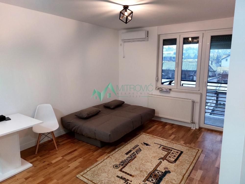 Slika 5 - Petrovaradin, 31m2. Opremljen stan. 