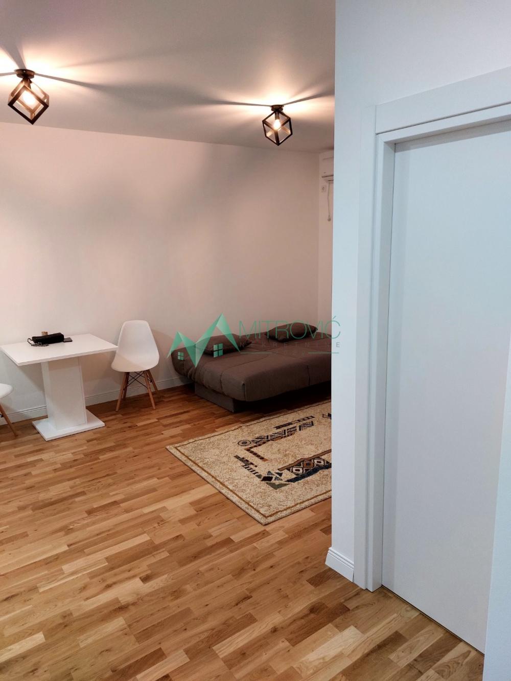 Slika 8 - Petrovaradin, 31m2. Opremljen stan. 