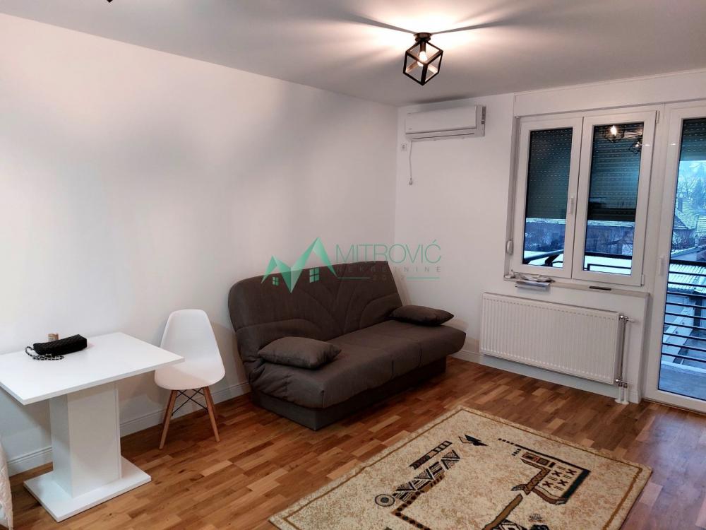 Slika 4 - Petrovaradin, 31m2. Opremljen stan. 