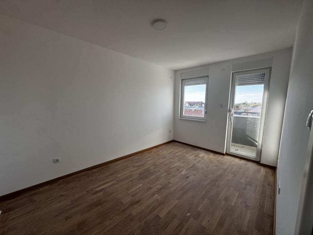 Slika 6 - Prodaje se prostran četvorosoban stan