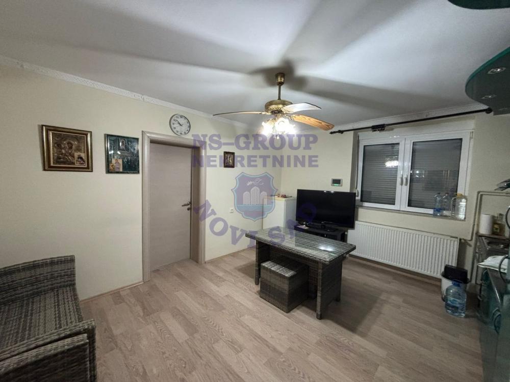 Slika 2 - Na prodaju stan na samom ulazu u Bački Jarak, na glavnom putu!