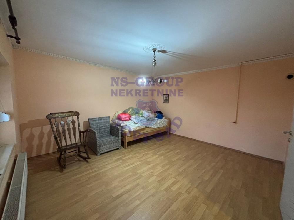 Slika 3 - Na prodaju stan na samom ulazu u Bački Jarak, na glavnom putu!