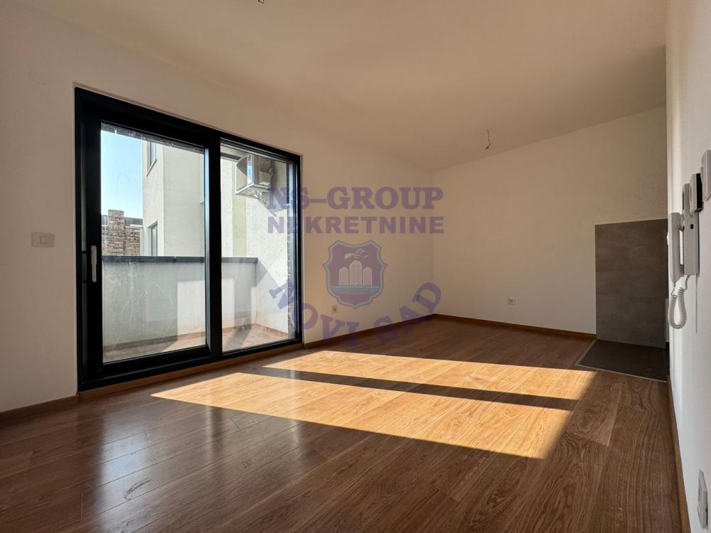 Slika 0 - Dvosoban stan u srcu Novog Sada!