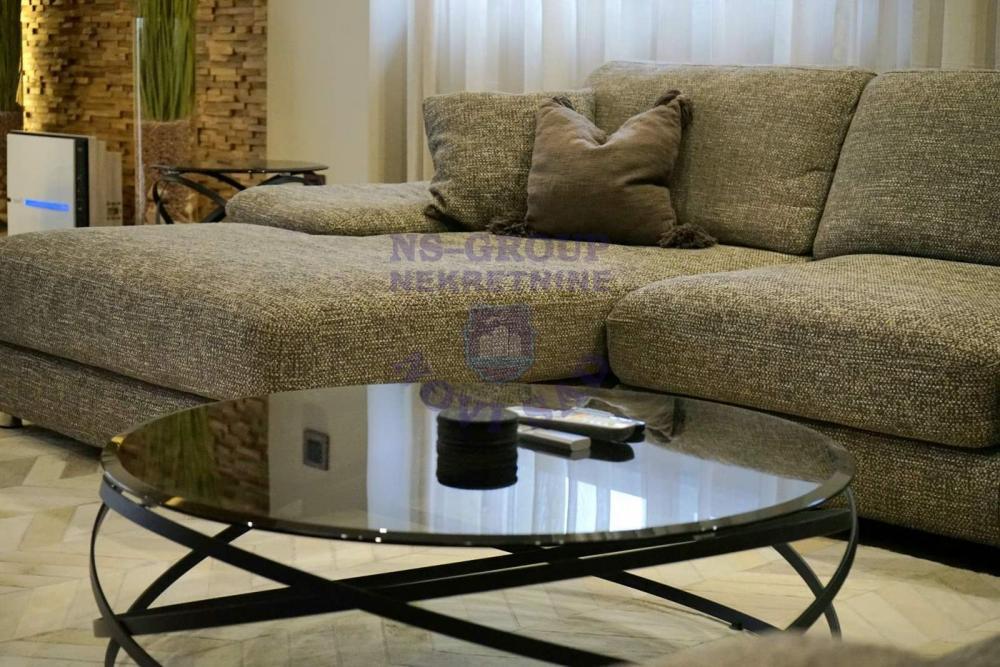 Glavna slika -Fenomenalan trosoban stan na Novoj Detelinari! 