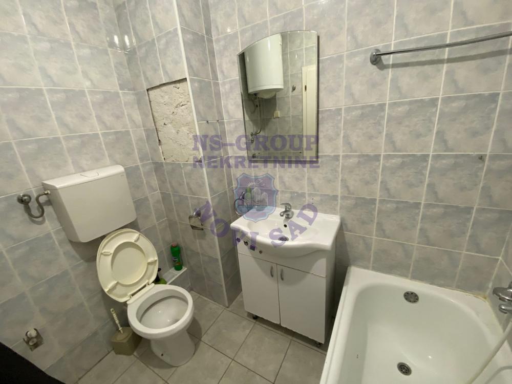 Slika 10 - Na prodaju dvoiposoban stan na Bulevaru! 