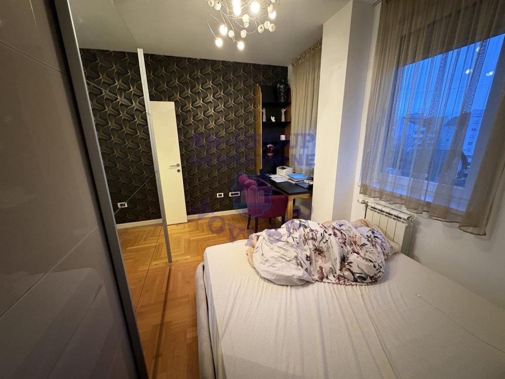 Slika 5 - Lux dvosoban stan u centru Novog Sada.