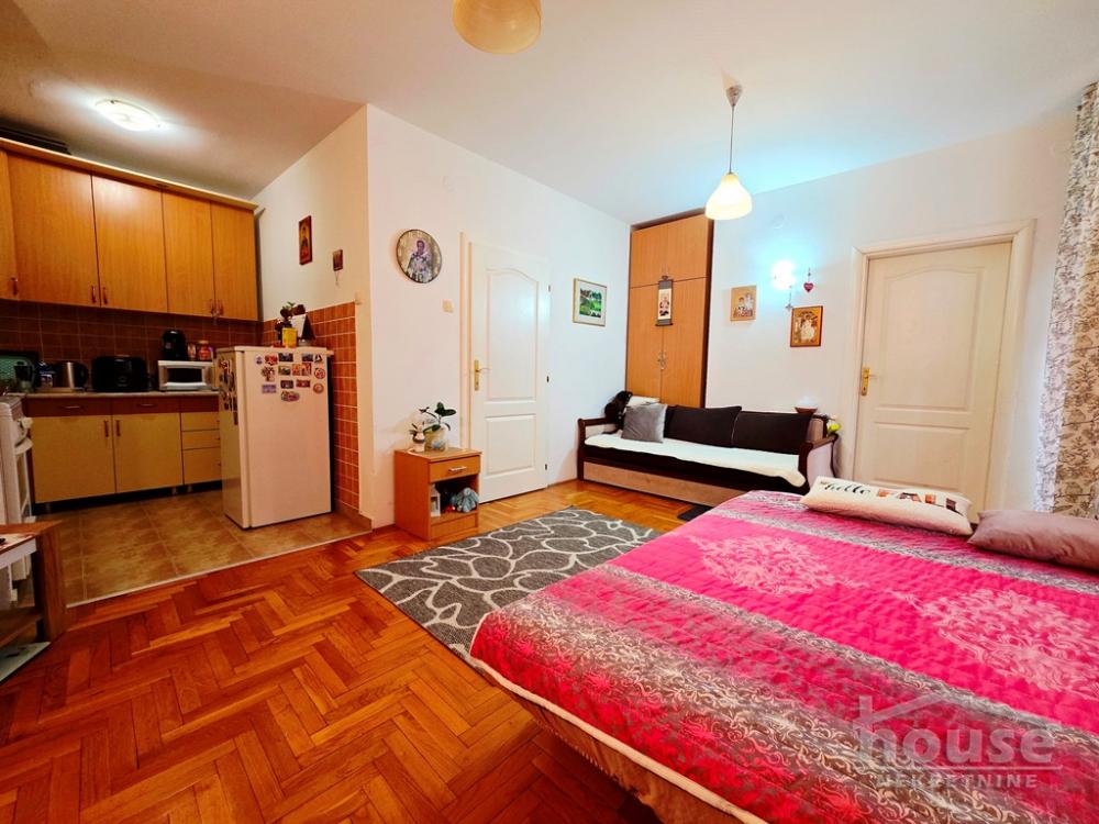 Slika 2 - Stan,NOVI SAD,BULEVAR EVROPE,kv: 43.00, € 130000, ID: 1064818