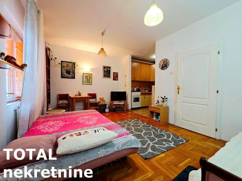 Slika 3 - Stan,NOVI SAD,BULEVAR EVROPE,kv: 43.00, € 130000, ID: 1101666