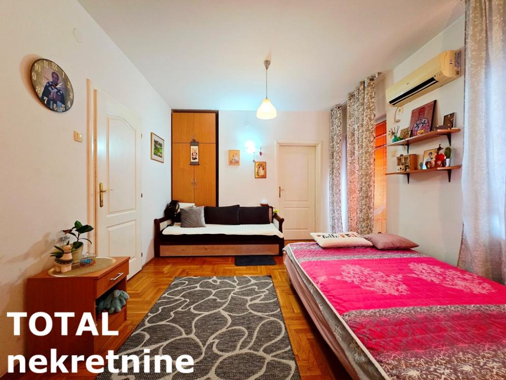 Slika 1 - Stan,NOVI SAD,BULEVAR EVROPE,kv: 43.00, € 130000, ID: 1101666