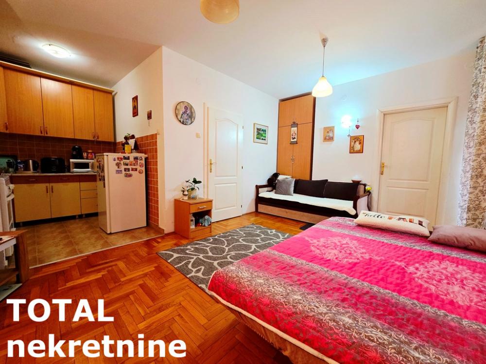 Slika 2 - Stan,NOVI SAD,BULEVAR EVROPE,kv: 43.00, € 130000, ID: 1101666