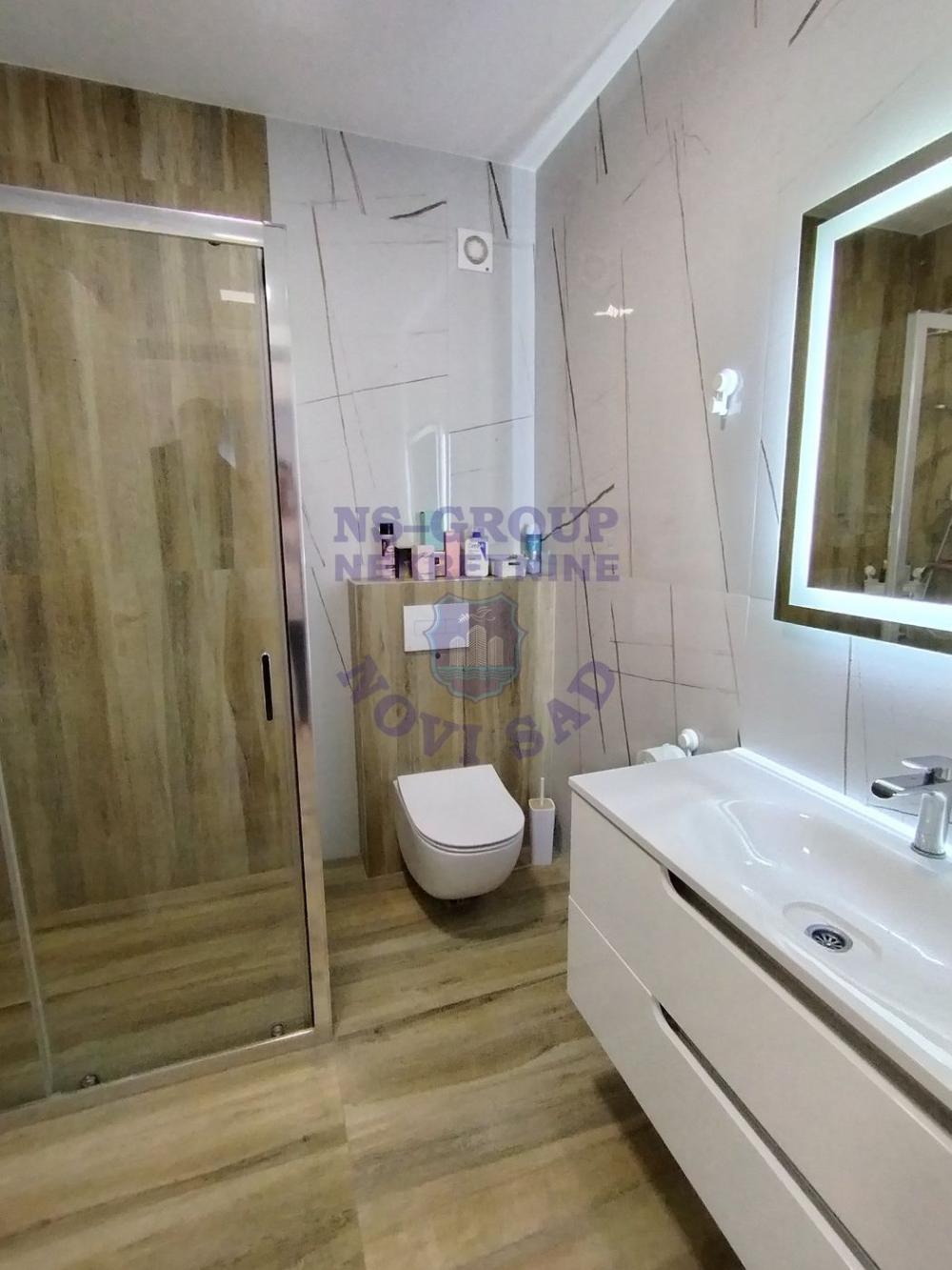 Slika 9 - Odličan četvorosoban stan u Petrovaradinu.