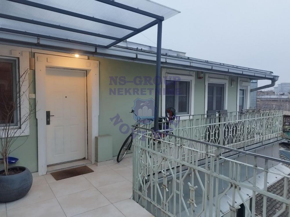 Slika 9 - Trosoban, 134m2, Novi Sad centar Novi Sad, sa terasom, ima lift