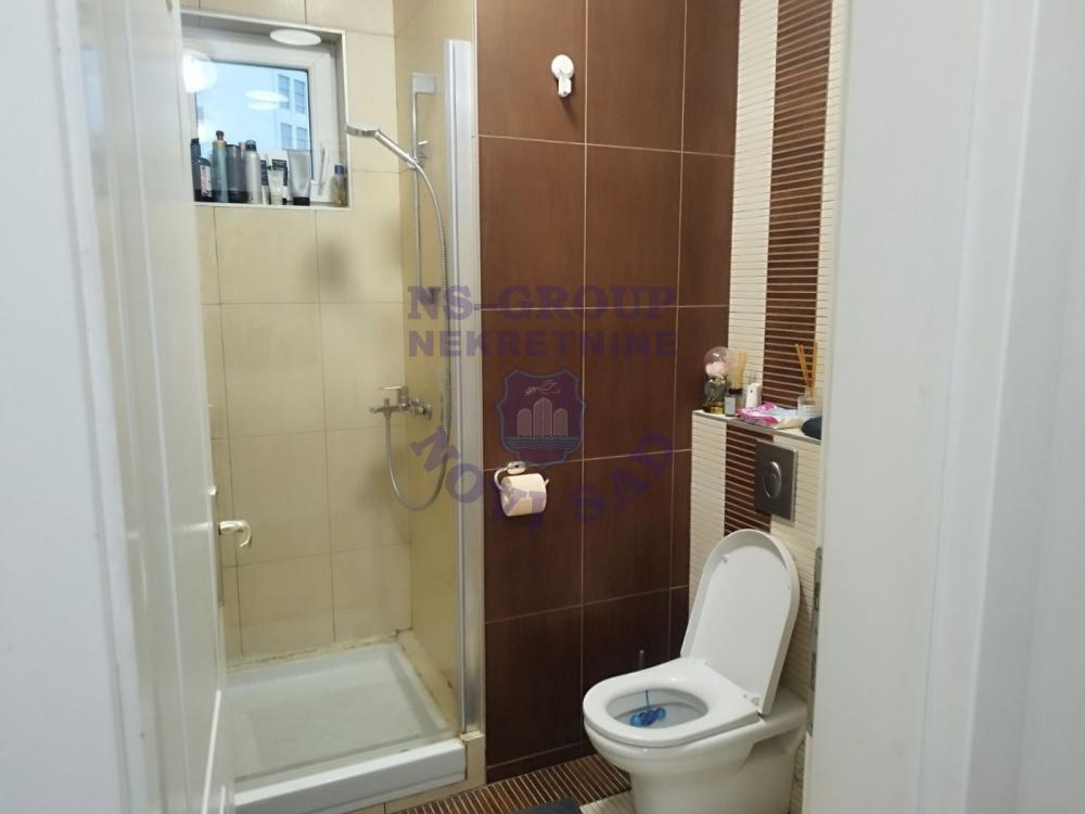 Slika 11 - Trosoban, 134m2, Novi Sad centar Novi Sad, sa terasom, ima lift