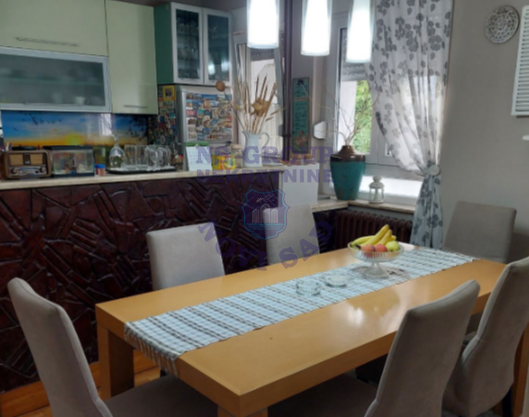 Slika 3 - Na prodaju stan koji zauzima celu etažu prizemlja kuće