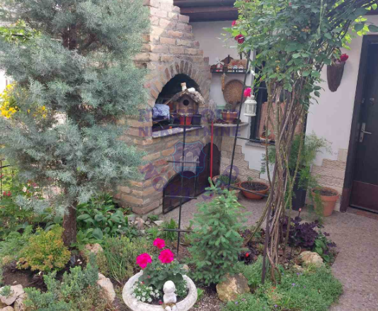 Slika 9 - Na prodaju stan koji zauzima celu etažu prizemlja kuće