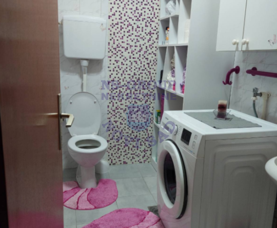 Slika 8 - Na prodaju stan koji zauzima celu etažu prizemlja kuće