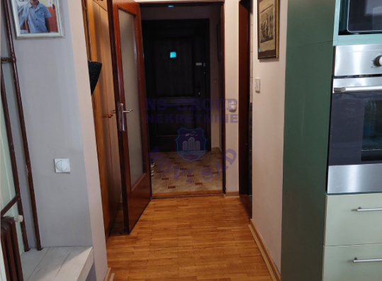 Slika 6 - Na prodaju stan koji zauzima celu etažu prizemlja kuće