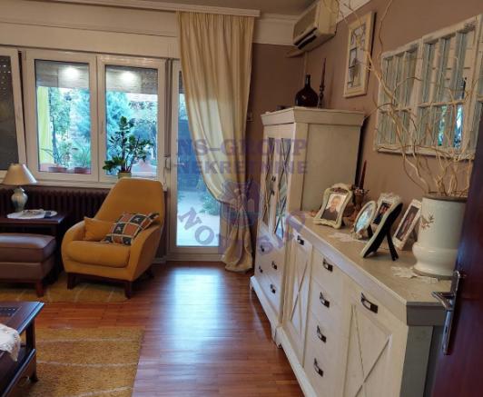 Glavna slika -Na prodaju stan koji zauzima celu etažu prizemlja kuće