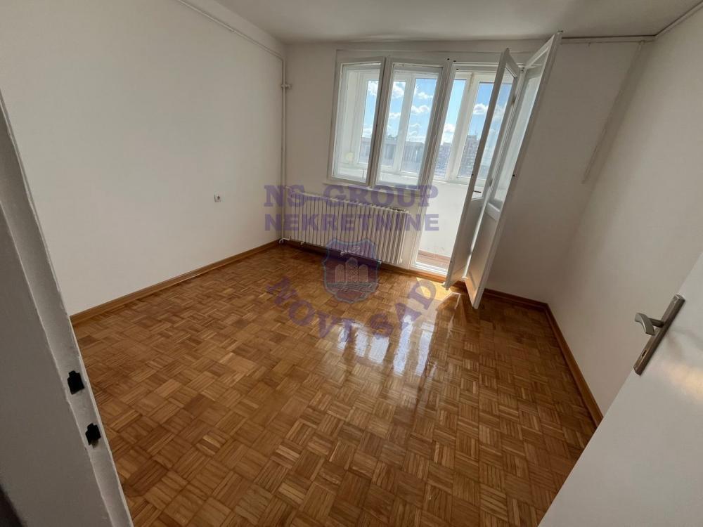 Glavna slika -Jednosoban, 20m2, Železnički park Novi Sad, sa terasom, ima lift