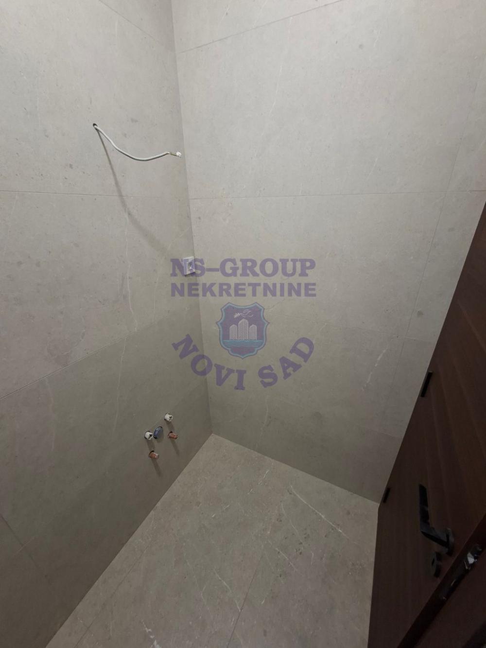 Slika 9 - Petosoban, 143m2, Sremska Kamenica Novi Sad, sa terasom, sa parkingom