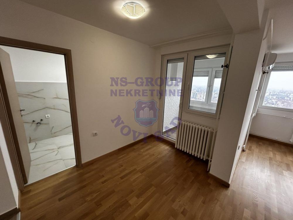 Glavna slika -560204-Jednosoban-Zeleznicka stanica