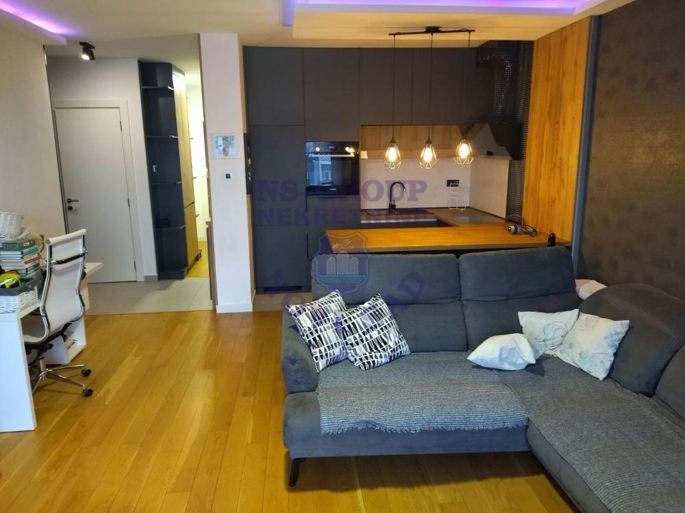 Slika 1 - Trosoban, 74m2, Bulevar patrijarha Pavla (Somborski bulevar) Novi Sad, sa terasom, ima lift