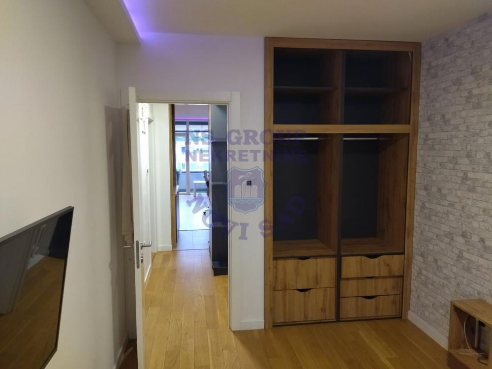 Slika 5 - Trosoban, 74m2, Bulevar patrijarha Pavla (Somborski bulevar) Novi Sad, sa terasom, ima lift