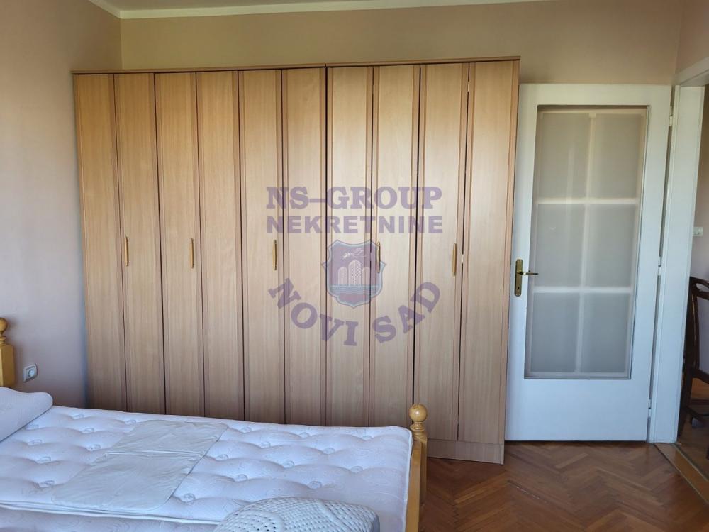 Slika 3 - Dvoiposoban, 52m2, Grbavica Novi Sad, sa terasom