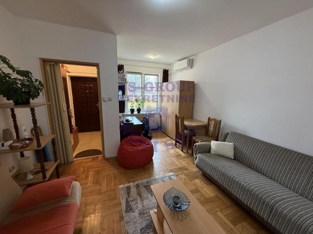 Slika 1 - Garsonjera 27m2 Bulevar patrijarha Pavla - 560130