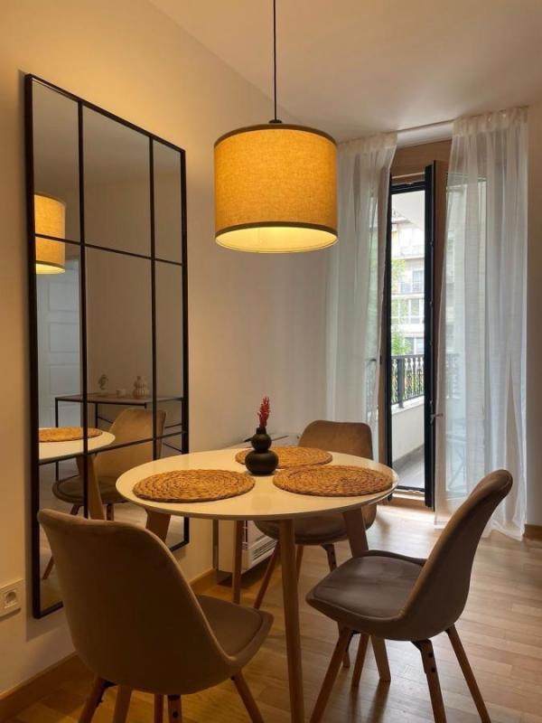 Glavna slika -Jednoiposoban stan na Trgu Komenskog