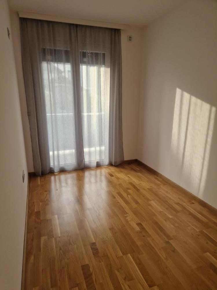 Slika 0 - Urbana vila cetvorosoban sa parkingom