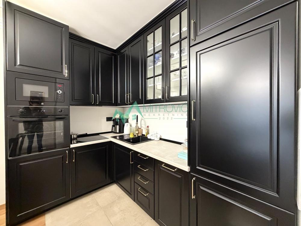 Slika 10 - Kompletno opremljen stan (72m2) u ekskluzivnom kompleksu na Sajmu 