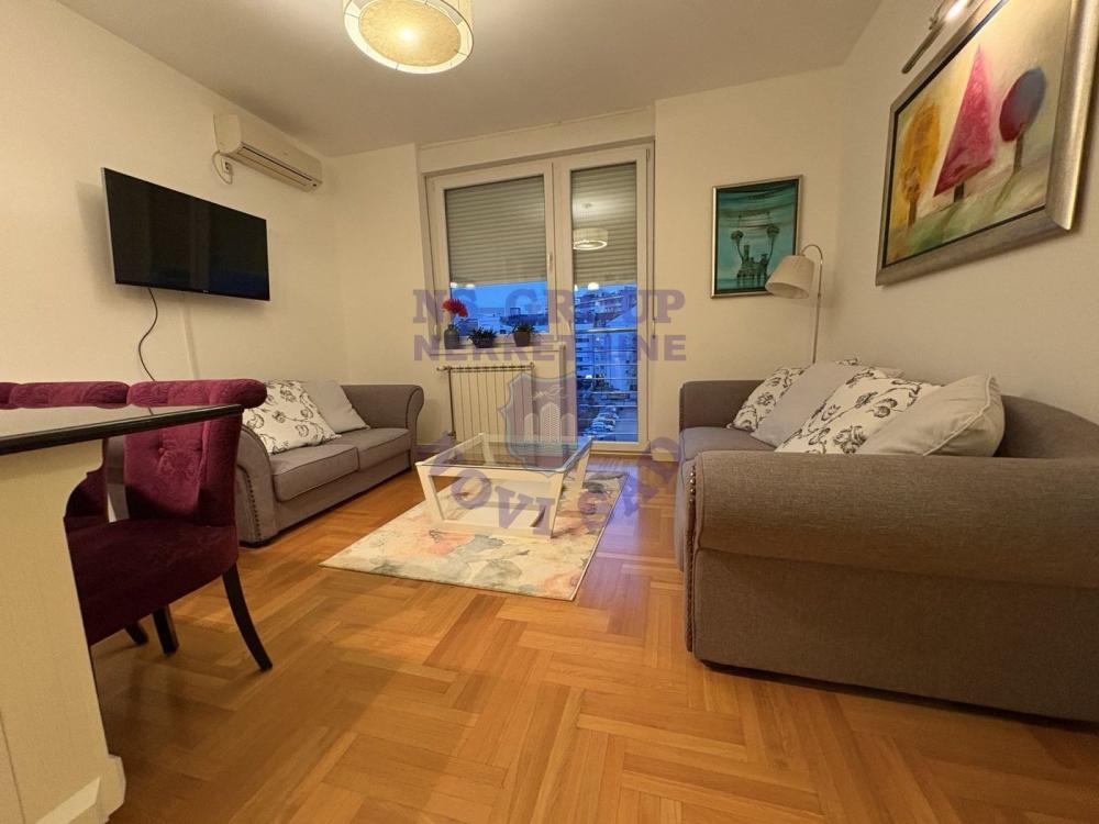 Slika 8 - Dvosoban, 37m2, Novi Sad centar Novi Sad, ima lift