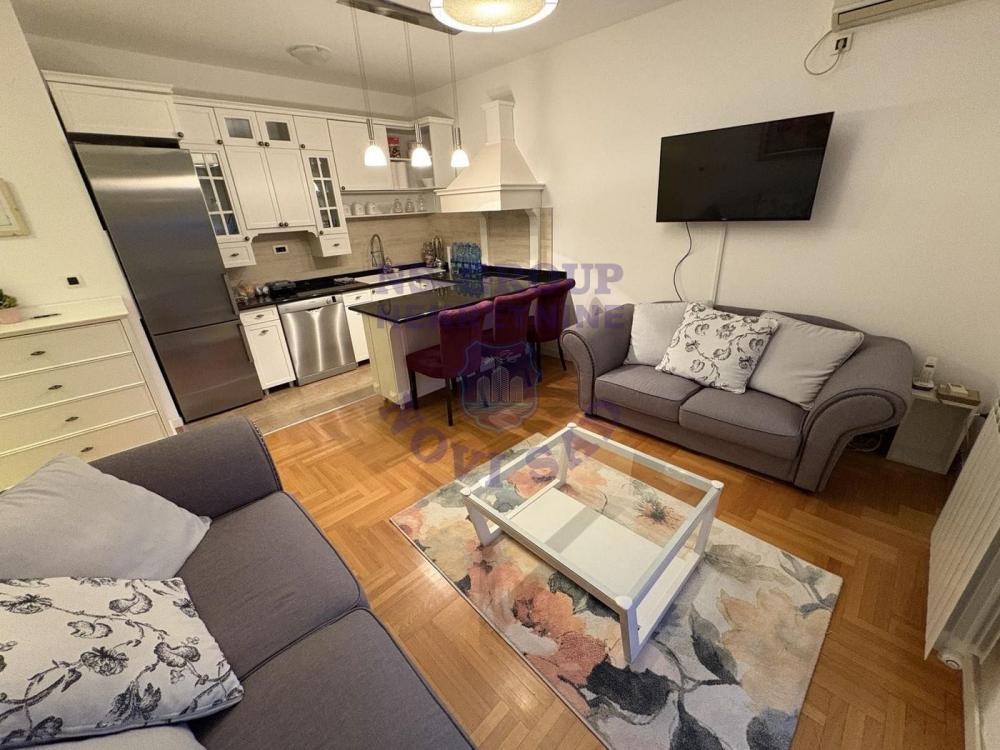 Glavna slika -Dvosoban, 37m2, Novi Sad centar Novi Sad, ima lift