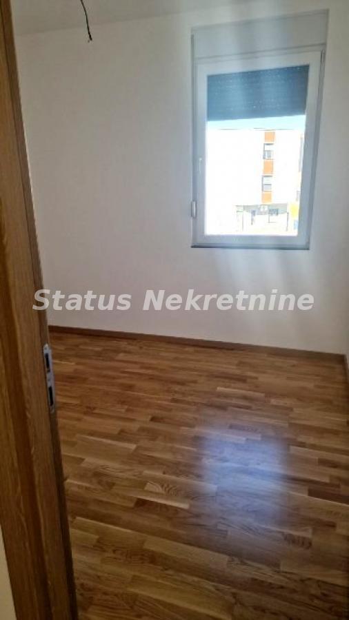 Slika 7 - Petrovaradin - trosoban , neuseljavan stan