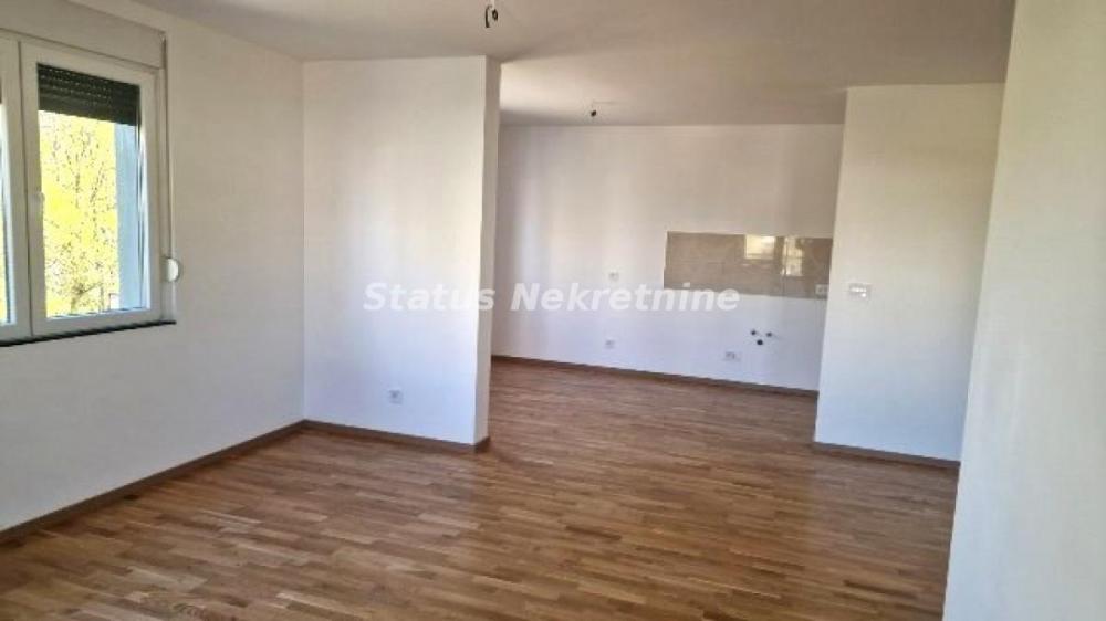 Slika 1 - Petrovaradin - trosoban , neuseljavan stan