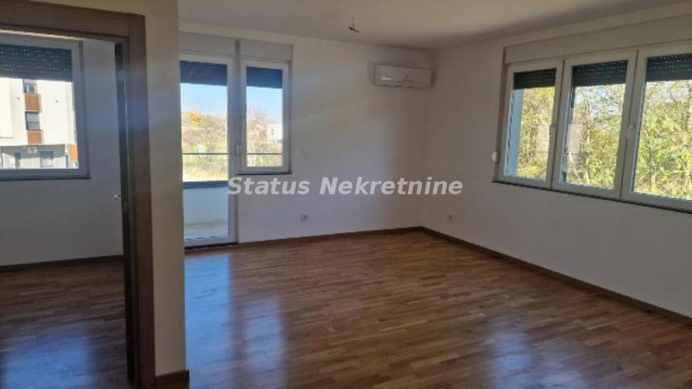 Slika 3 - Petrovaradin - trosoban , neuseljavan stan