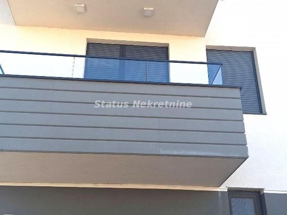 Slika 5 - Petrovaradin - trosoban , neuseljavan stan