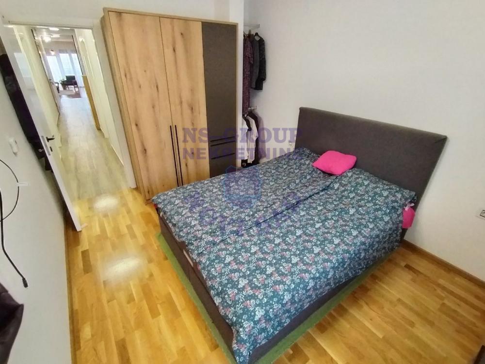 Slika 2 - Cetvorosoban stan u Petrovaradinu!