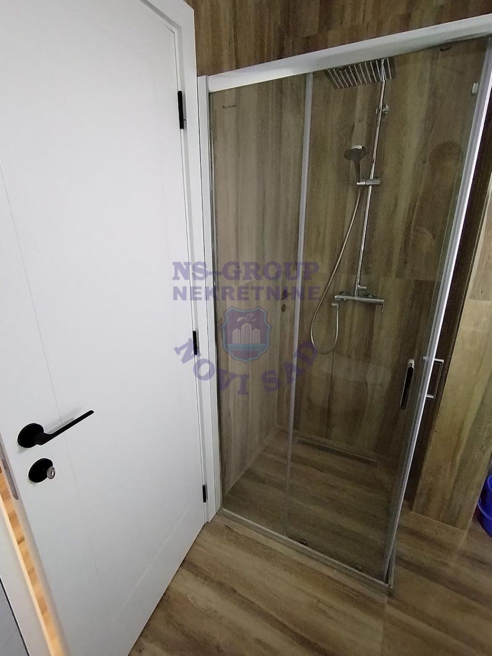 Slika 8 - Cetvorosoban stan u Petrovaradinu!