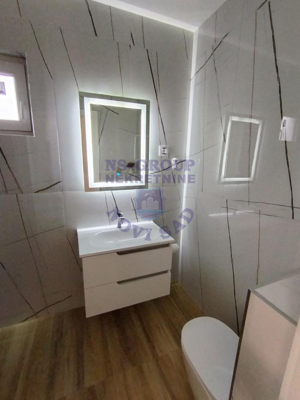 Slika 9 - Cetvorosoban stan u Petrovaradinu!