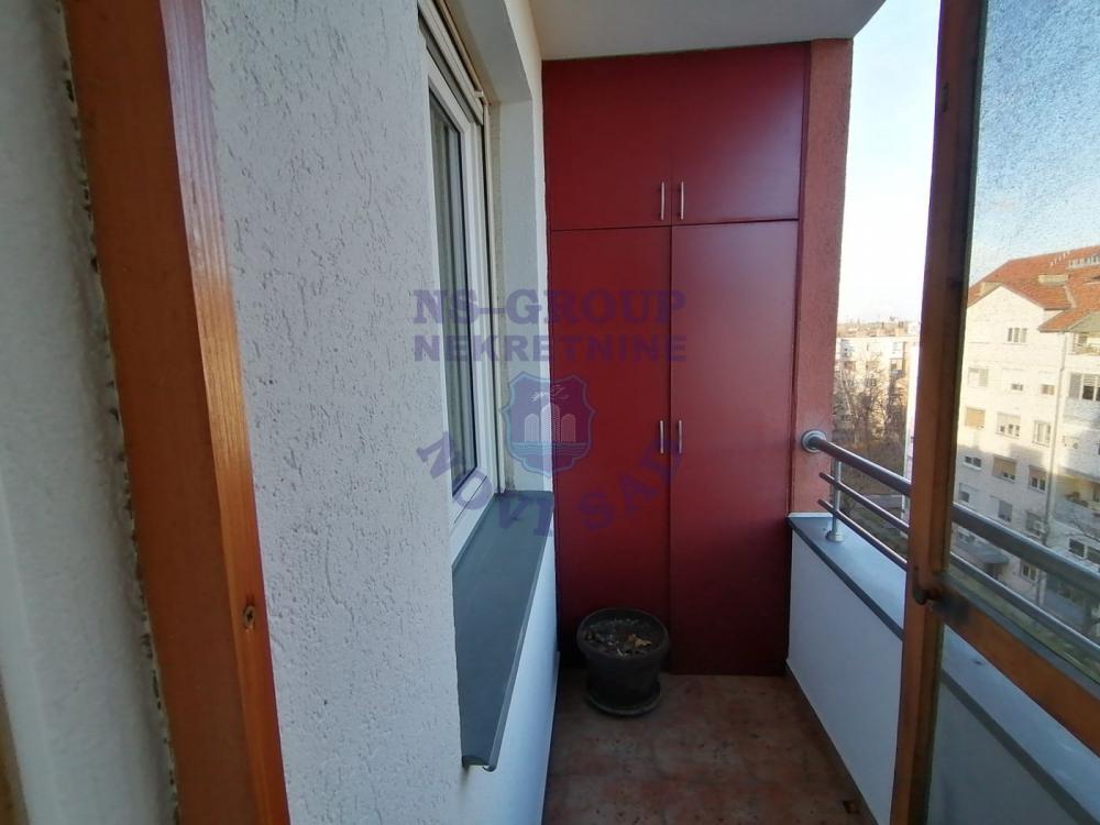 Slika 1 - Jednoiposoban, 39m2, Detelinara Novi Sad, sa terasom