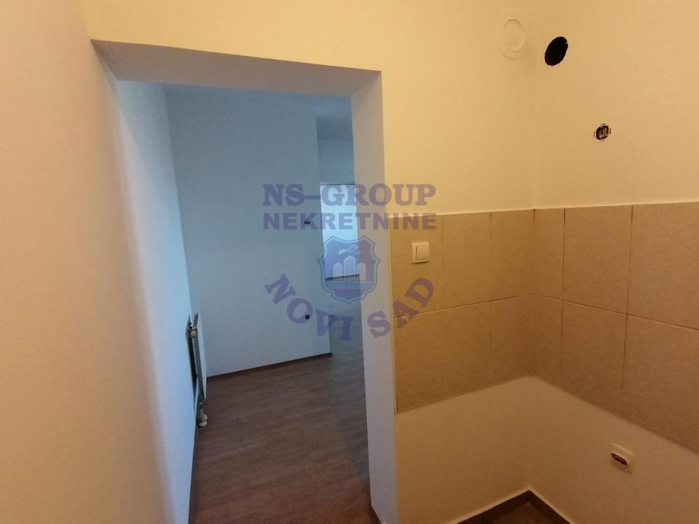Slika 3 - Jednoiposoban, 39m2, Detelinara Novi Sad, sa terasom