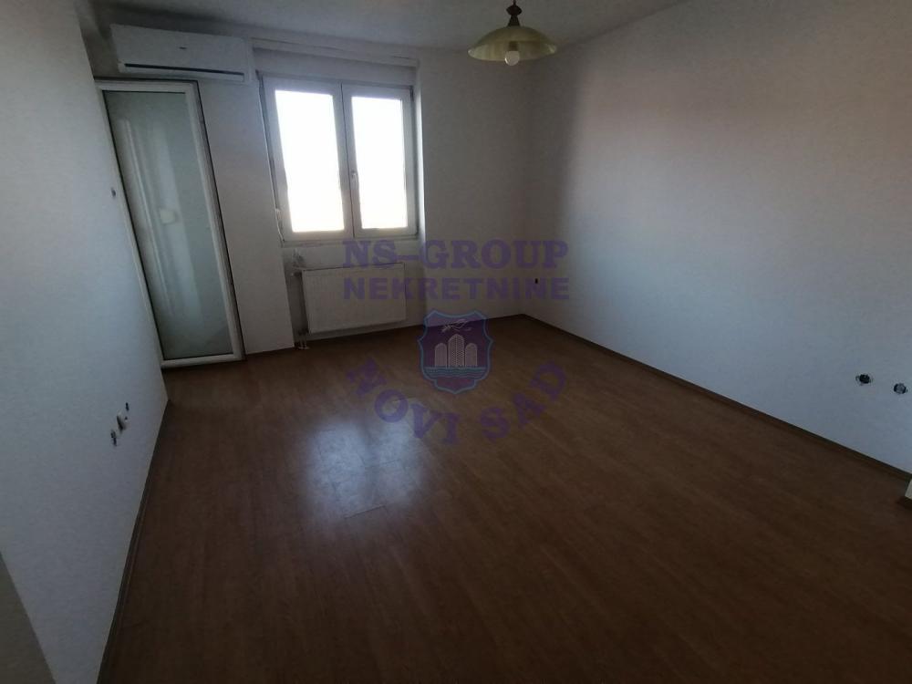 Slika 7 - Jednoiposoban, 39m2, Detelinara Novi Sad, sa terasom