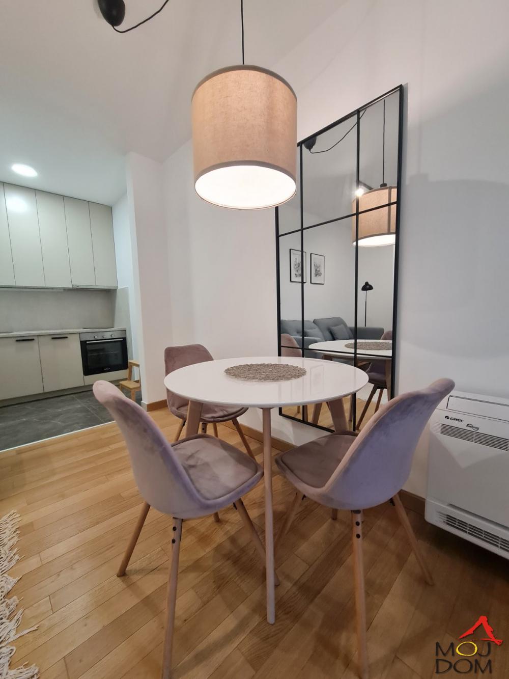 Slika 3 - Stan,NOVI SAD,BULEVAR,kv: 39, € 159900, ID: 1031492